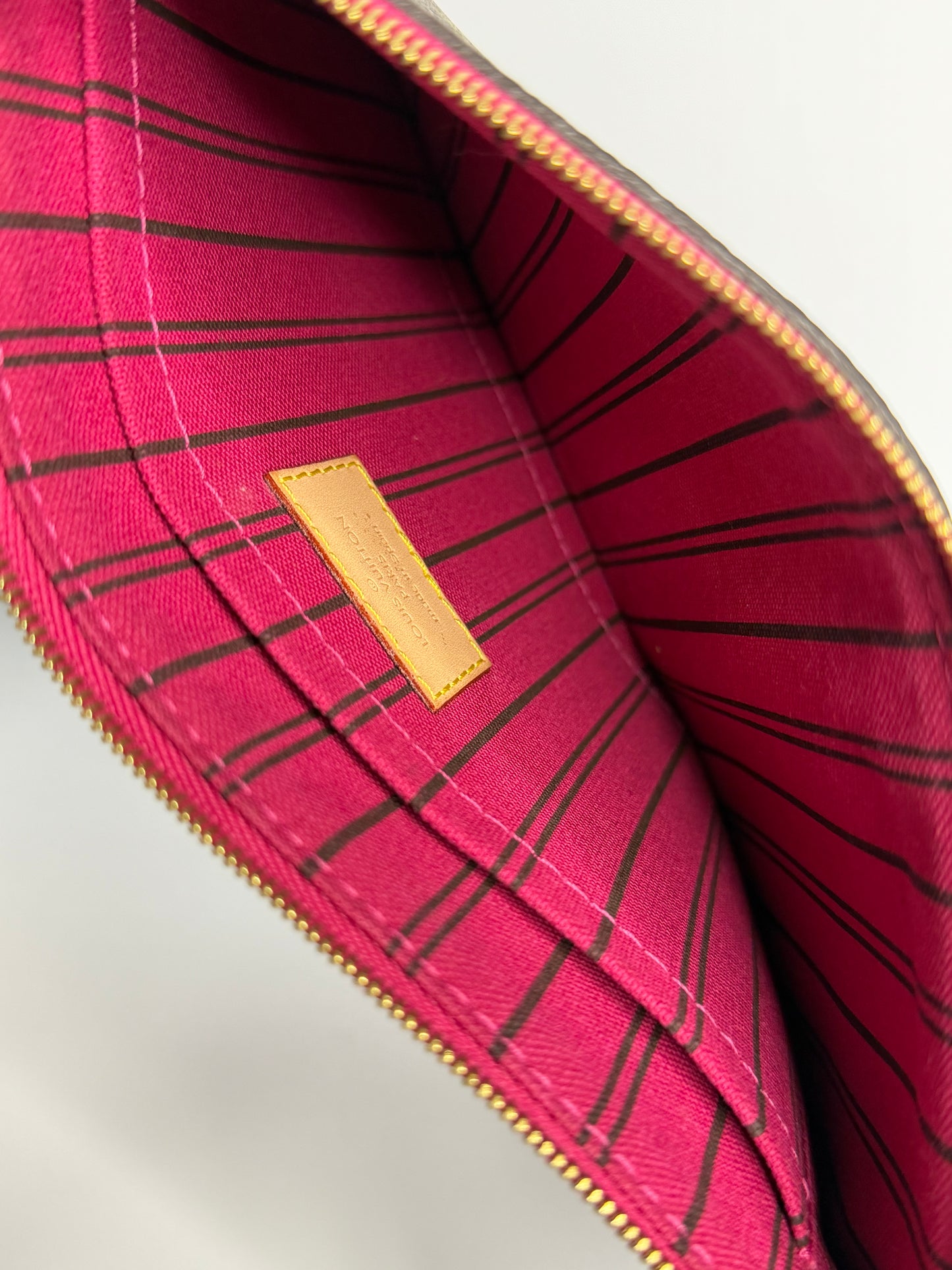 Pre-owned Louis Vuitton monogram canvas neverfull MM pouch