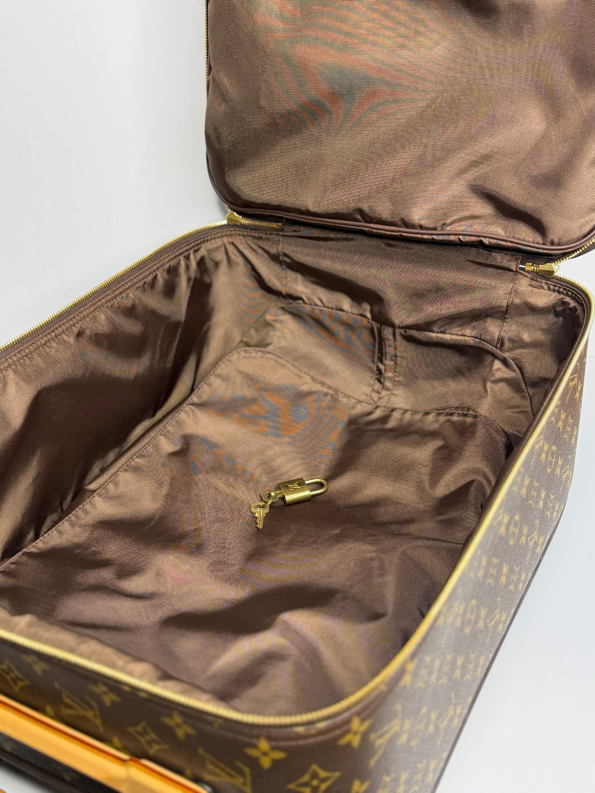 Pre-owned Louis Vuitton monogram, canvas, carry-on luggage