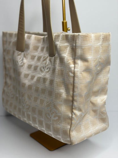 Pre-owned Chanel beige nylon travel line medium tote