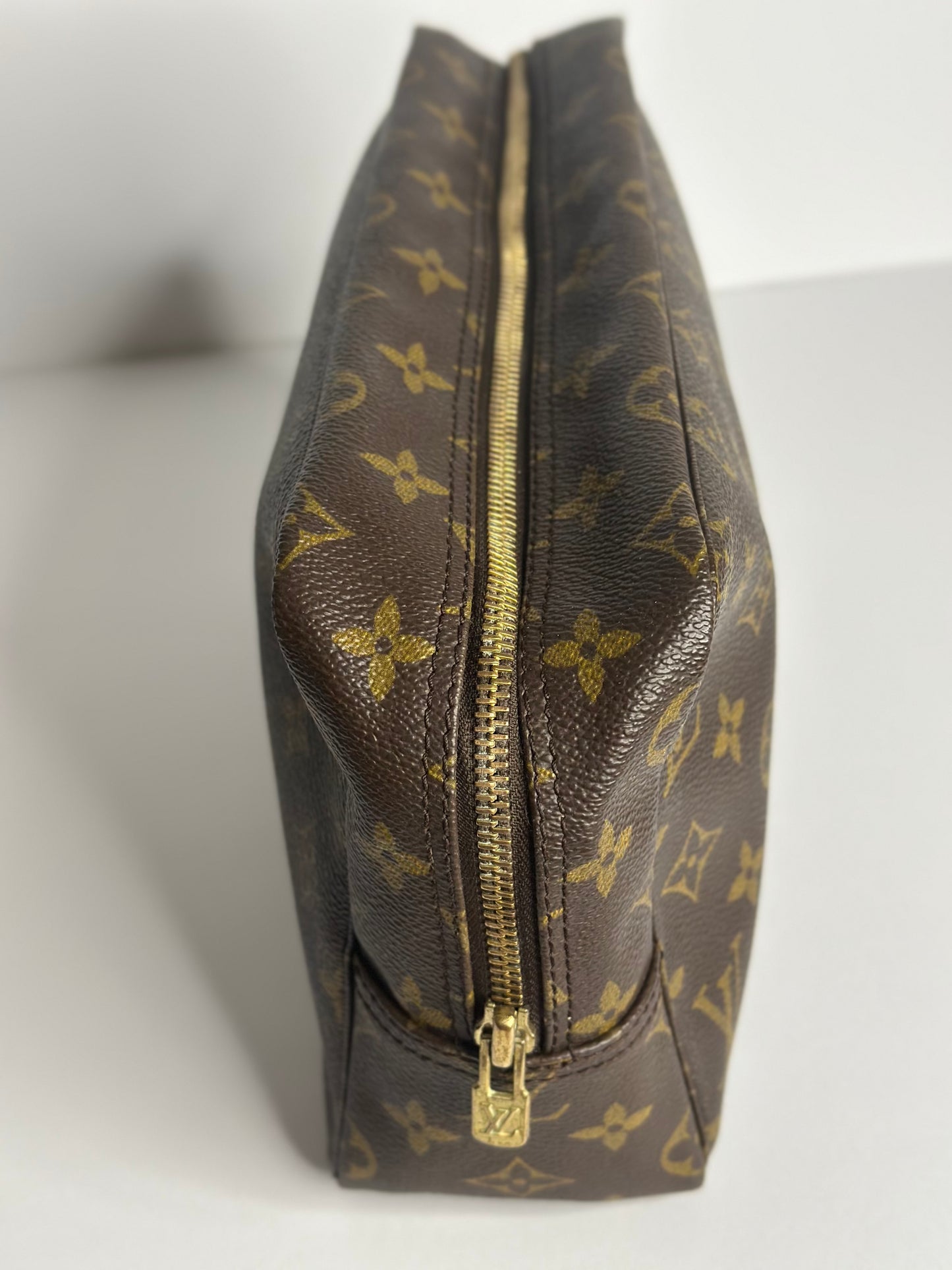 Pre-owned Louis Vuitton monogram canvas toiletry 28 pouch