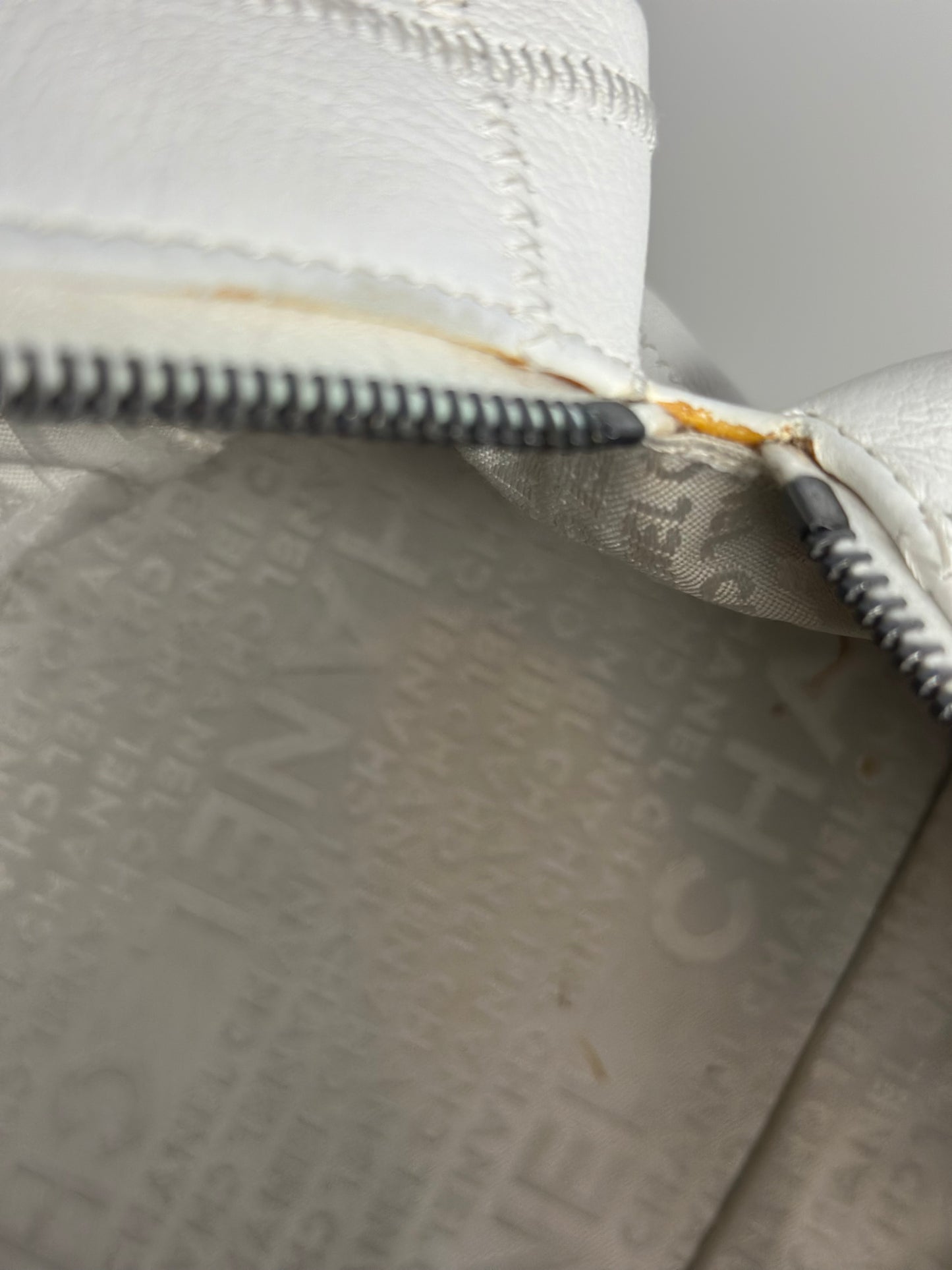 Pre-owned Chanel white calfskin leather LAX bowler bag