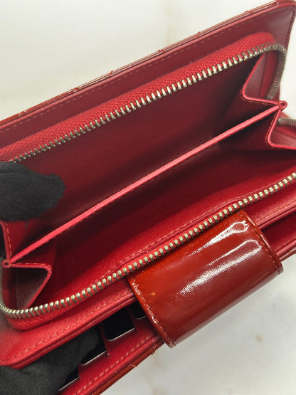 Pre-owned Chanel Quilted Red Patent Leather medium wallet