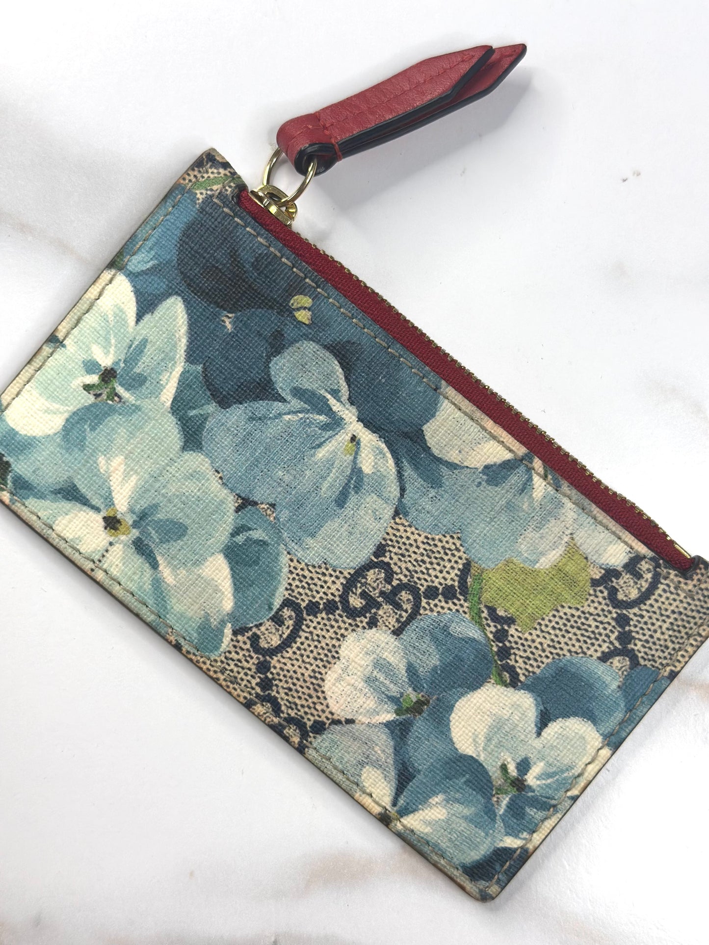 Pre-owned Gucci GG Blooms card wallet featuring blue floral coated canvas and red leather