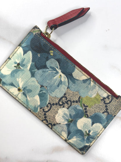 Pre-owned Gucci GG Blooms card wallet featuring blue floral coated canvas and red leather