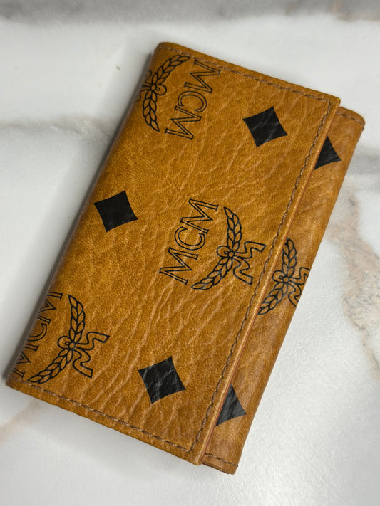 Pre-owned MCM key holder in cognac Visetos monogram canvas with brown leather interior