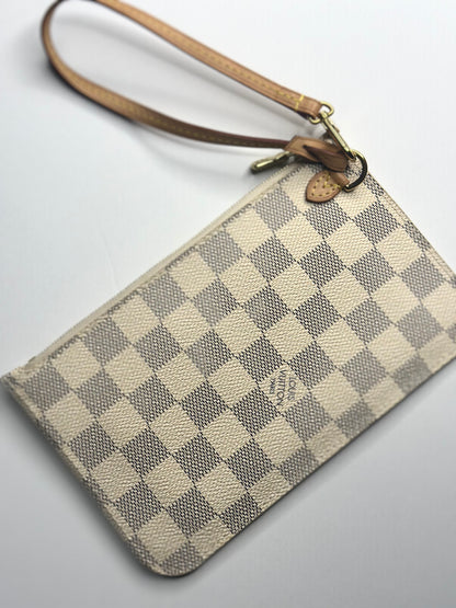Pre-owned Louis Vuitton Damier Azur neverfull PM wristlet