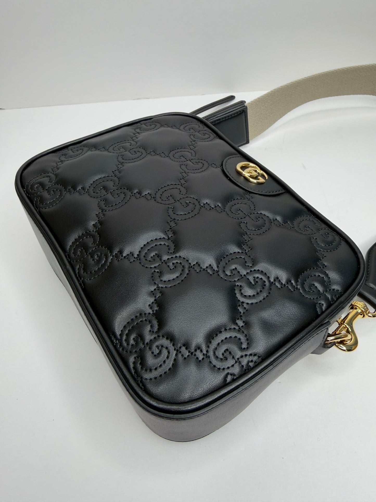 Pre-owned Gucci GG Matelassé small leather crossbody camera bag in black