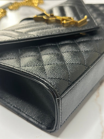 Pre-owned Saint Laurent ENVELOPE SMALL IN QUILTED GRAIN DE POUDRE EMBOSSED LEATHER
BLACK crossbody