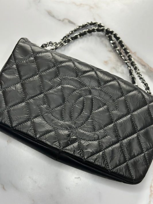 Pre-owned Chanel CC waxed calfskin leather rock and chain collection shoulder bag