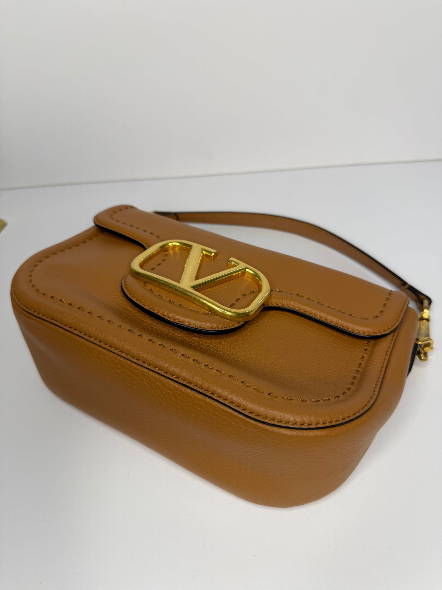 Pre-owned Valentino Garavani Alltime camel tone leather shoulder bag