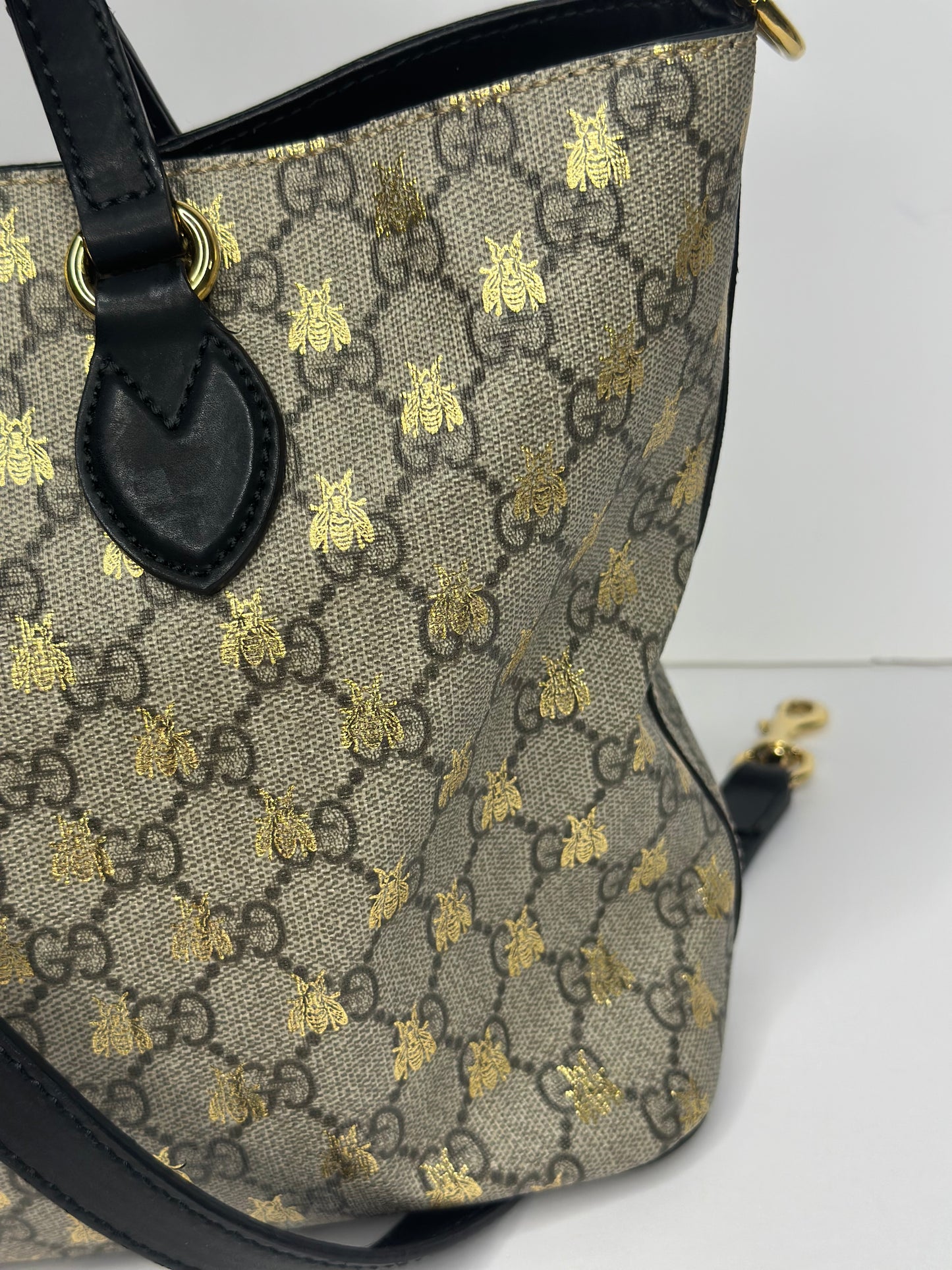 Pre-owned Gucci Soft GG Supreme Monogram Bees Small Crossbody Tote