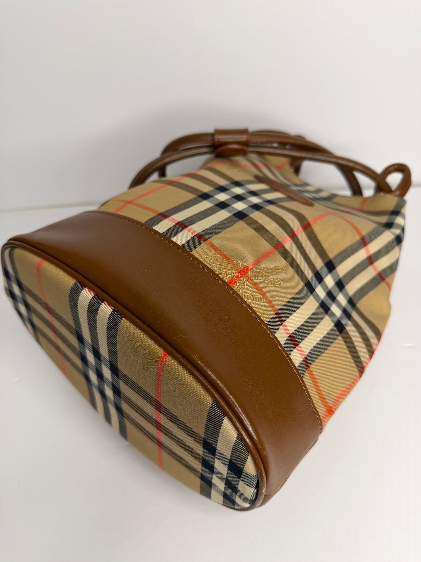 Pre-owned Burberry Nova Check canvas bucket bag