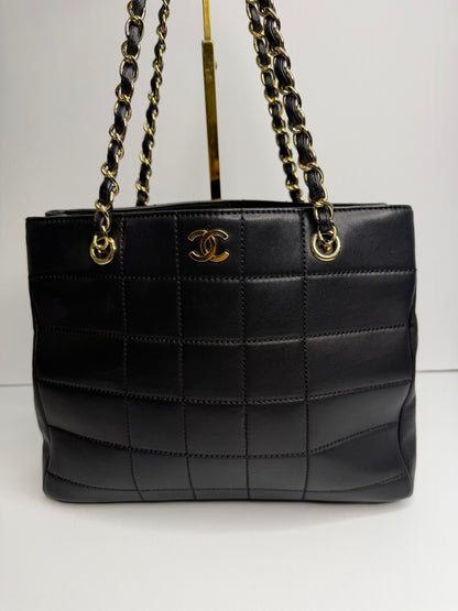 Pre-owned Chanel black quilted lamb skin chocolate bar shoulder tote