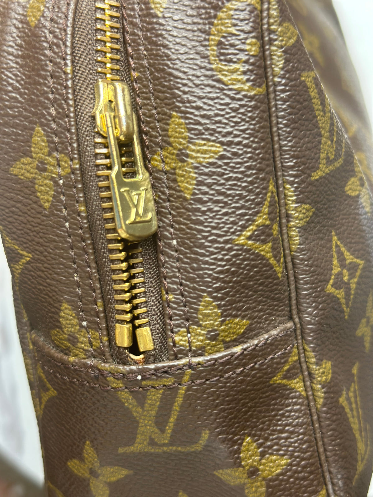 Pre-owned Louis Vuitton monogram canvas trousse 28 toiletry bag