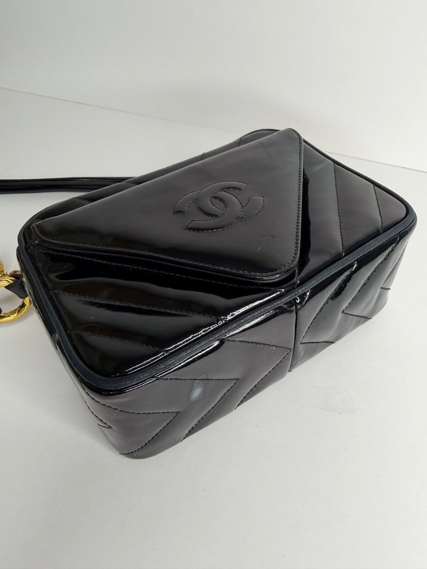 Pre-owned Chanel vintage Coco CC patent leather camera Crossbody