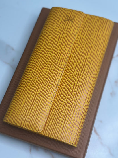 Pre-owned Louis Vuitton yellow Epi leather Sarah wallet