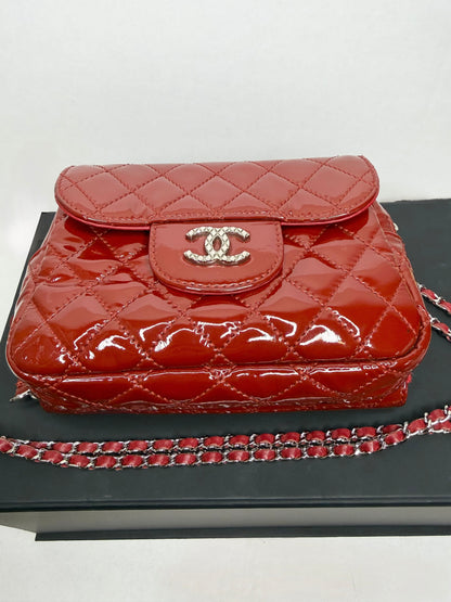 Pre-owned Chanel Dark Red Quilted Patent leather crossbody