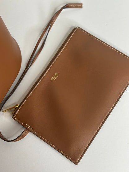 Pre-owned Celine Medium Bucket Louise bag in tan smooth calfskin leather