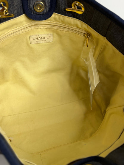 Pre-owned Chanel Deauville tote bag crafted in blue denim with gold-tone hardware medium tote