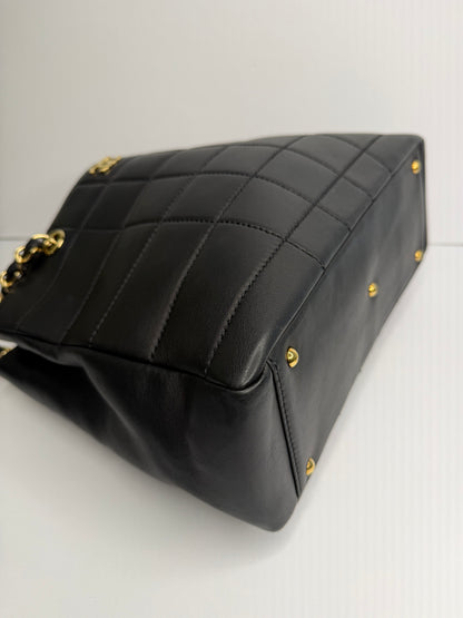 Pre-owned Chanel black quilted lamb skin chocolate bar shoulder tote