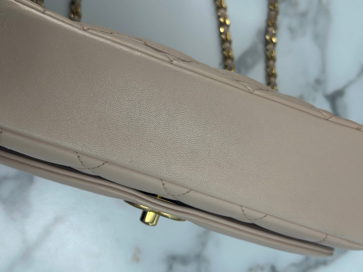 Pre-owned Chanel Diana nude pink Lambskin & calfskin leather shoulder bag