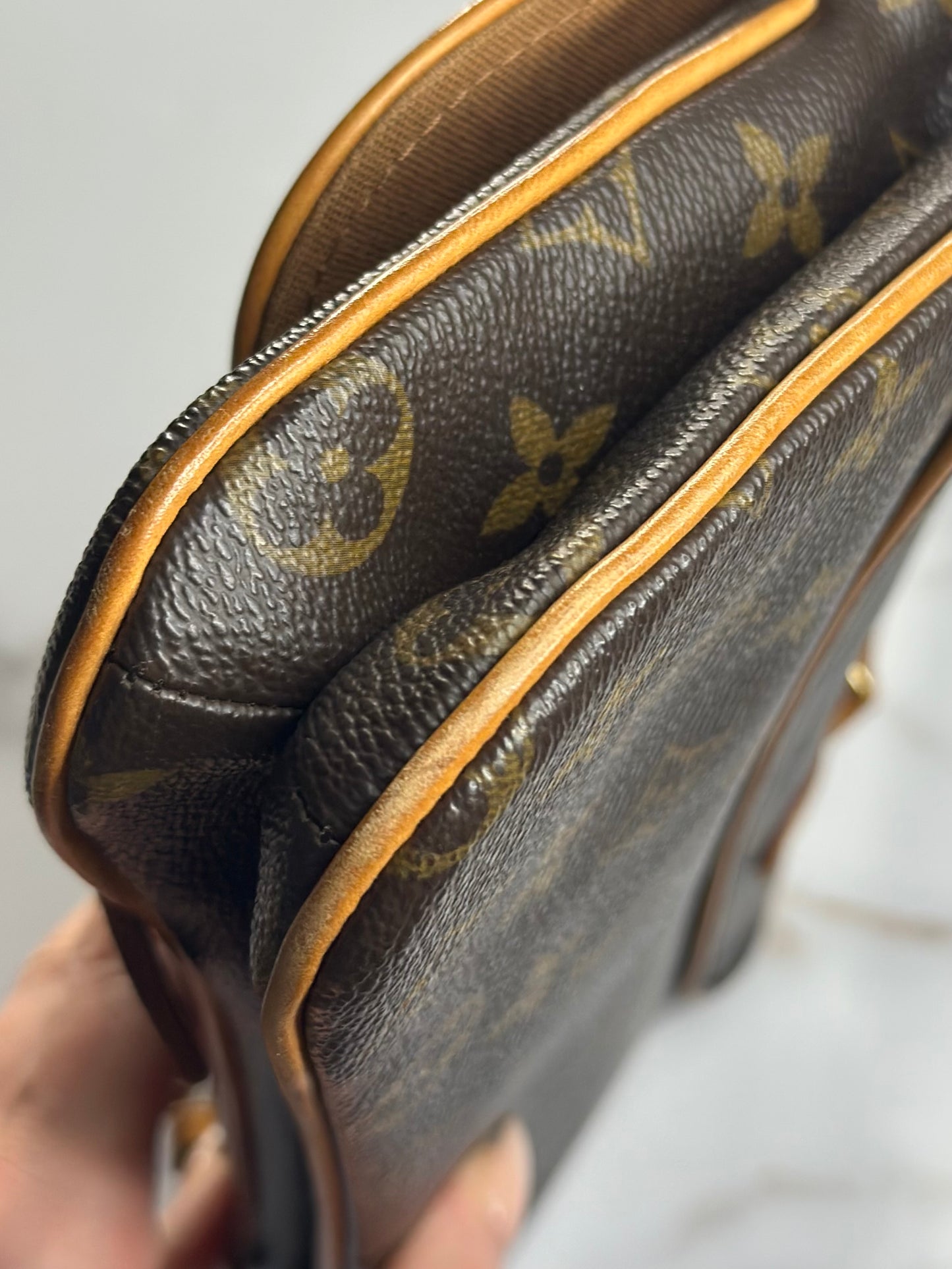 Pre-owned Louis Vuitton monogram canvas marielle pochette MM shoulder bag