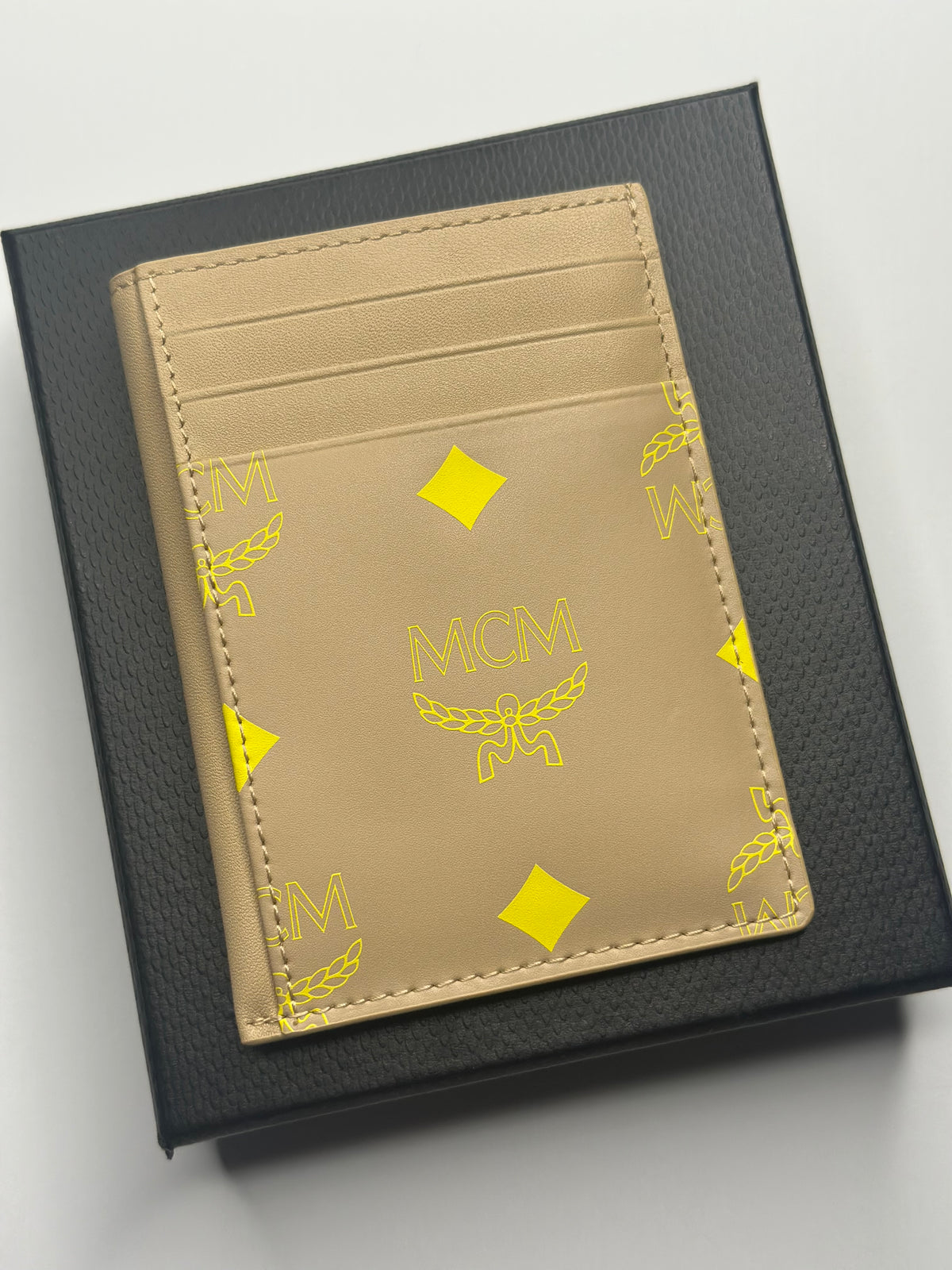 Pre-owned MCM beige color splash card holder