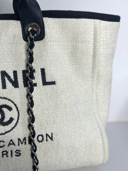 Pre-owned Chanel White and Navy Blue Canvas Deauville Medium Tote