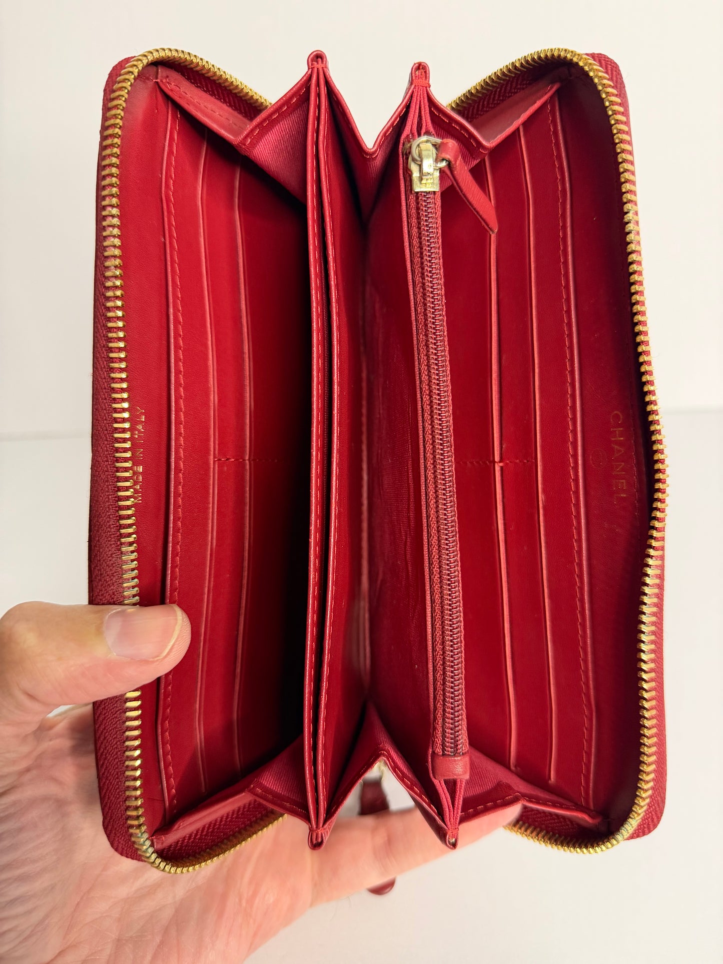 Pre-owned Chanel 19 Zipped Wallet dark red quilted lambskin