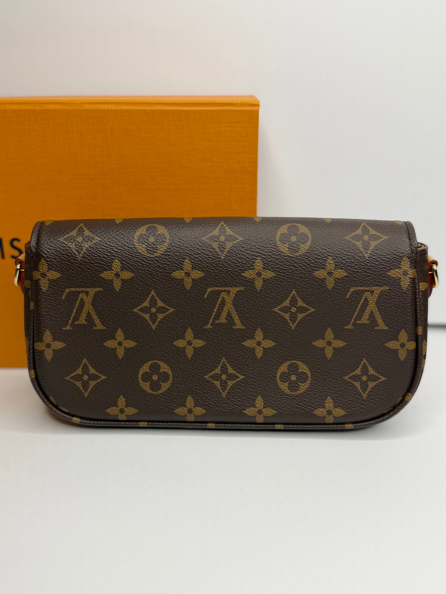 Pre-owned Louis Vuitton monogram canvas ivy wallet on Chain