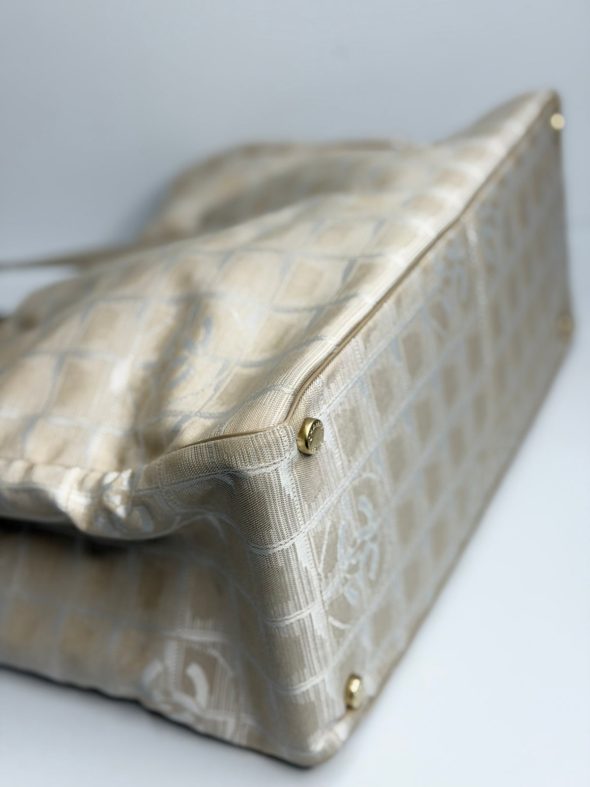 Pre-owned Chanel beige nylon travel line medium tote