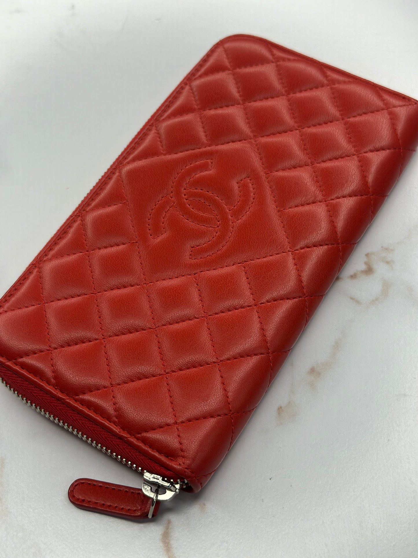 Pre-owned Chanel red quilted lambskin zippy wallet