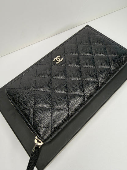 Pre-owned Chanel CC black, quilted￼ caviar leather zippy wallet