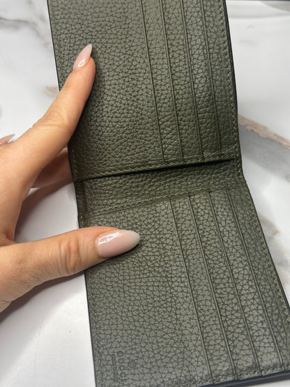 Pre-owned Gucci Jumbo GG bi-fold wallet in green full-grain leather