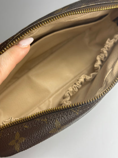 Pre-owned Louis Vuitton monogram canvas trousse 23