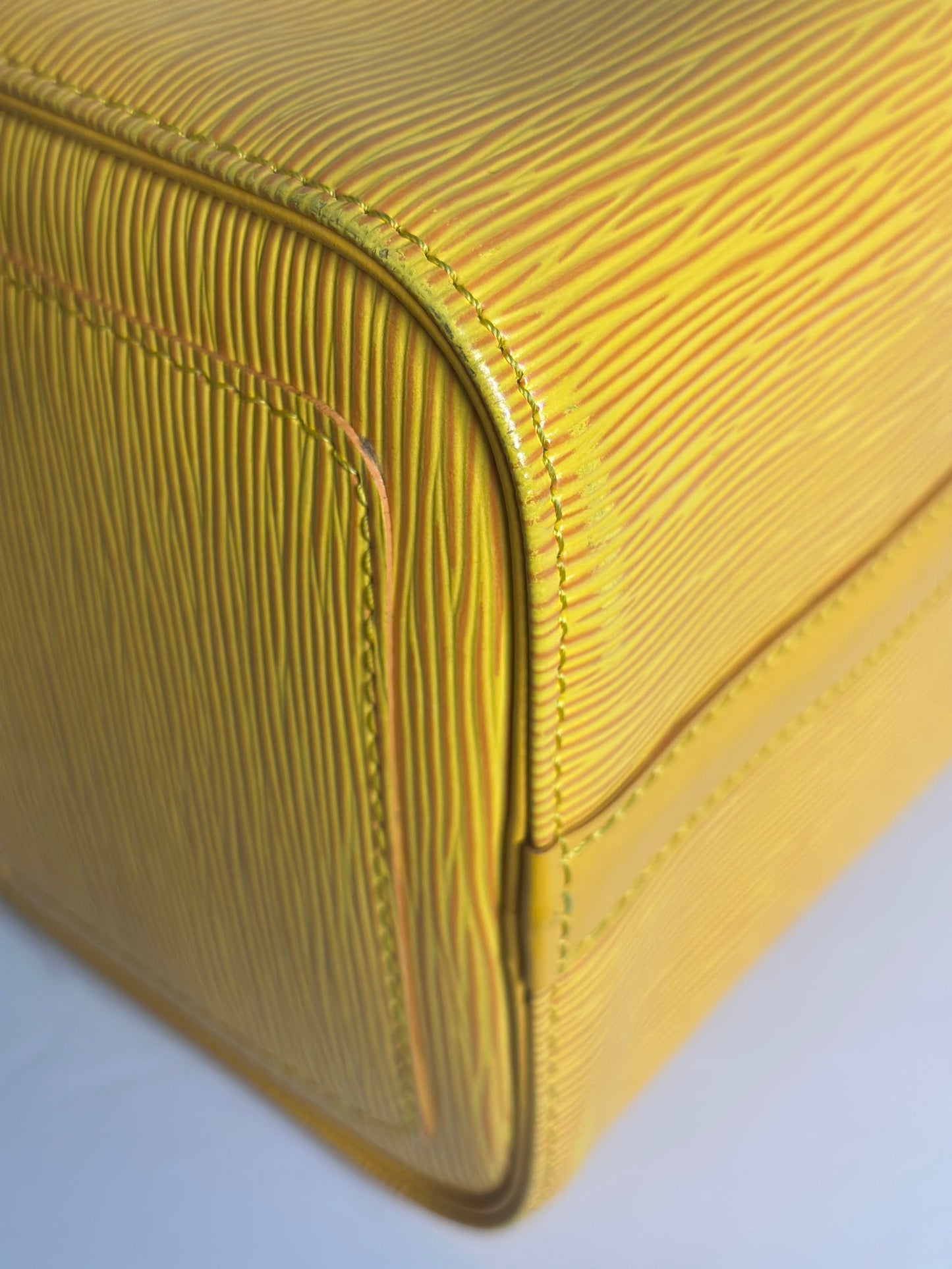 Pre-owned Louis Vuitton yellow Epi leather speedy 25 Boston bag