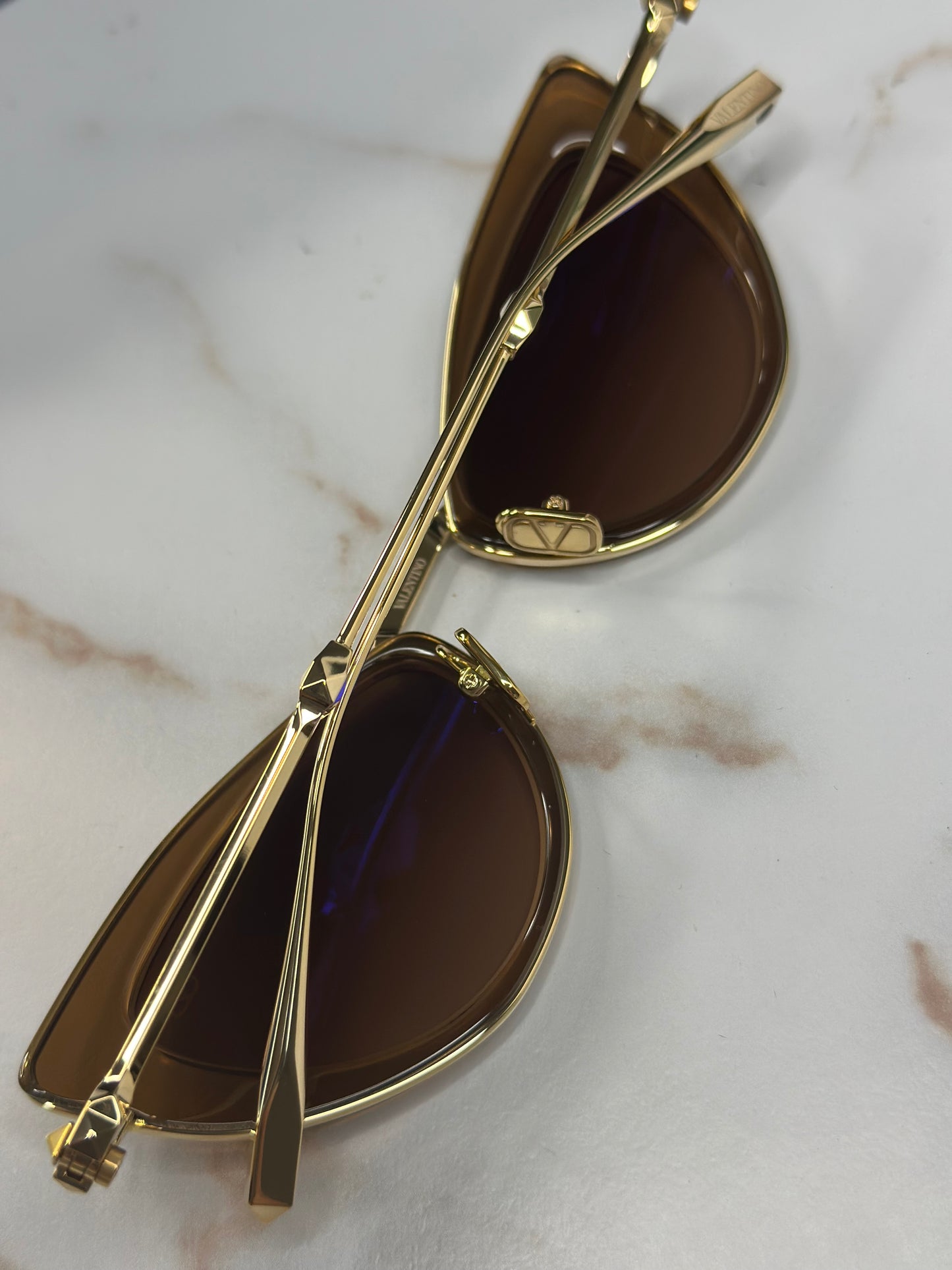 Pre-owned Valentino sleek cat eye brown sunglasses