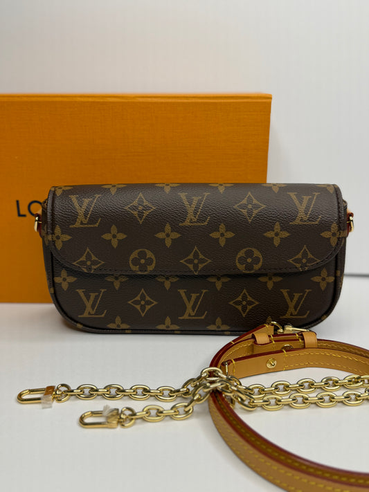 Pre-owned Louis Vuitton monogram canvas ivy wallet on Chain