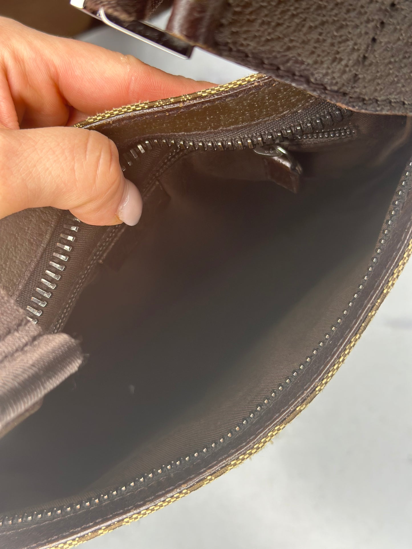 Pre-owned Gucci GG Canvas flat messenger small crossbody