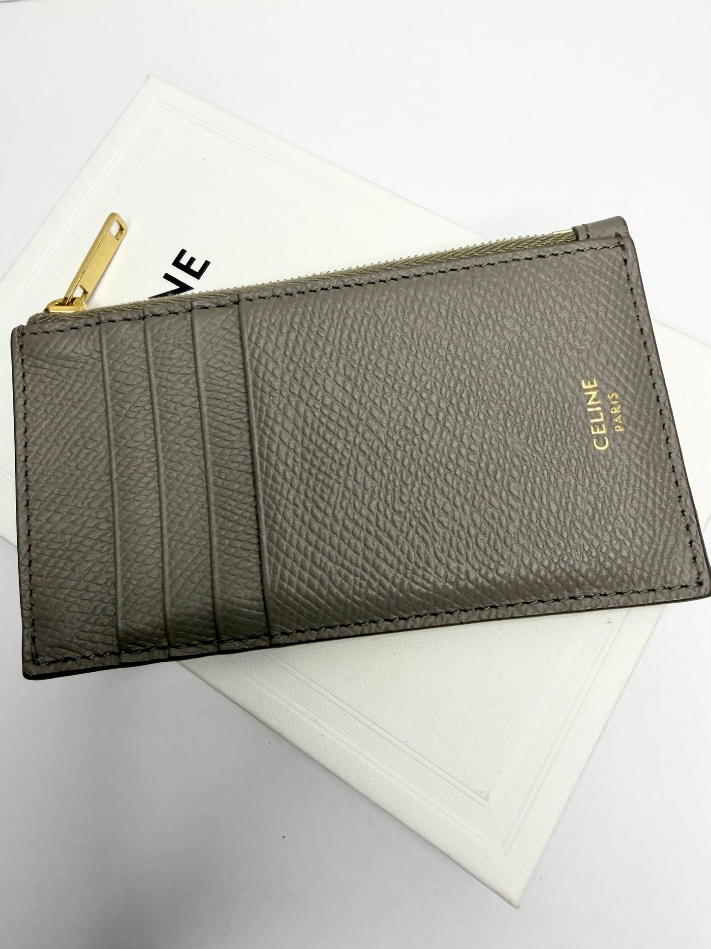 Pre-owned Celine zipped card holder in gray grained calfskin leather