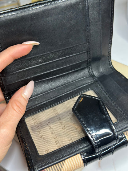Pre-owned Burberry nova check Penrose compact wallet