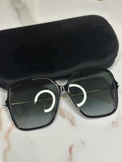 Pre-owned Gucci black oversized sunglasses with interlocking logo