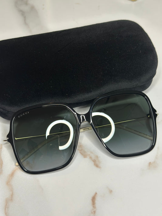 Pre-owned Gucci black oversized sunglasses with interlocking logo